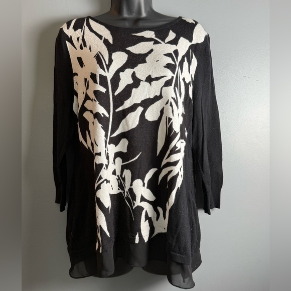 Chico's Sweaters - Chico's Travelers Monochrome Leaf Pattern Tunic Sheer Bottom Hem Womens Sz 2